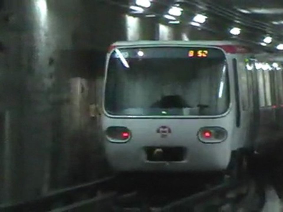 MPL75 Manoeuvre à la station Stade de Gerland sur la B du métro de