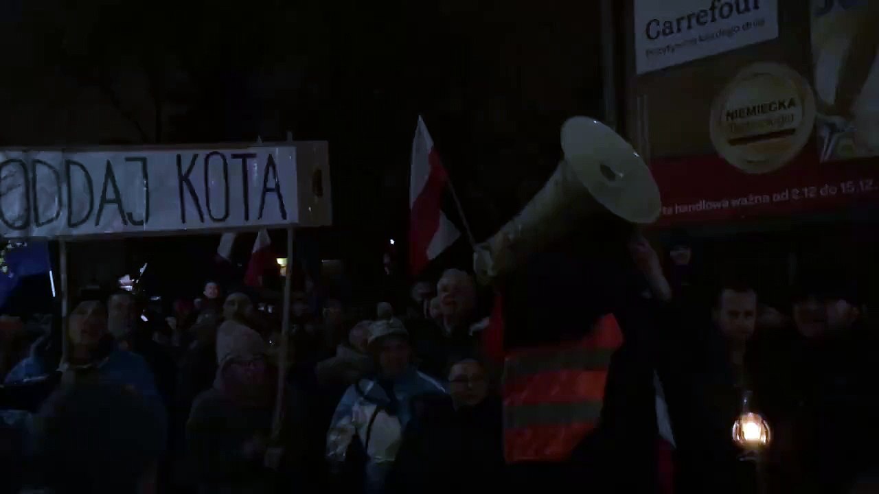 Protest pod domem Jarosława Kaczyńskiego 13 12 2015 video Dailymotion