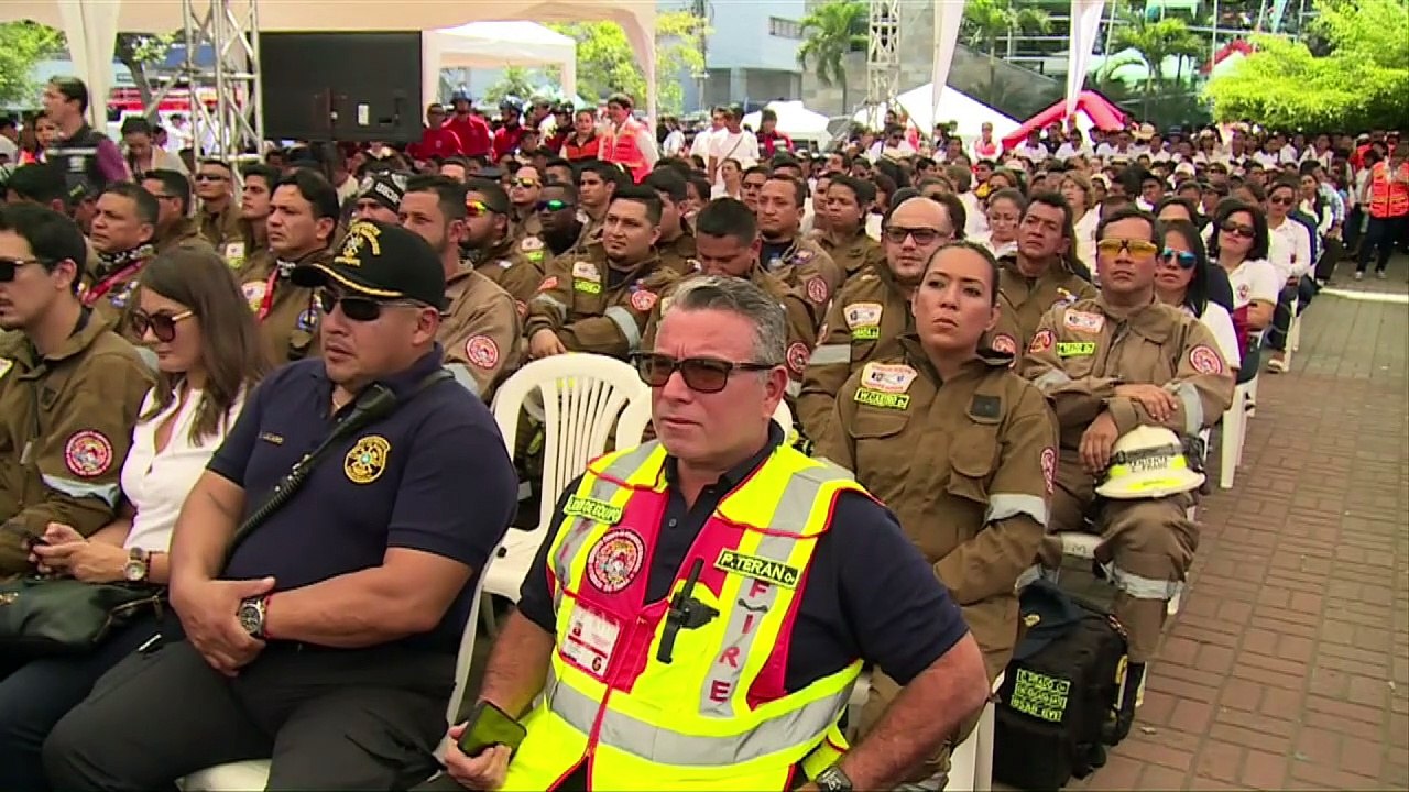 Presidente De Ecuador Da D As A L Der Rebelde Para Entregarse