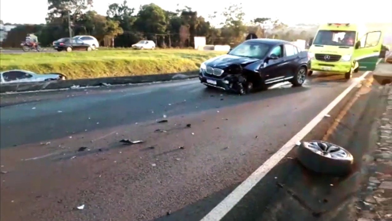 Carros Se Envolvem Em Forte Colis O Na Marginal Da Br V Deo