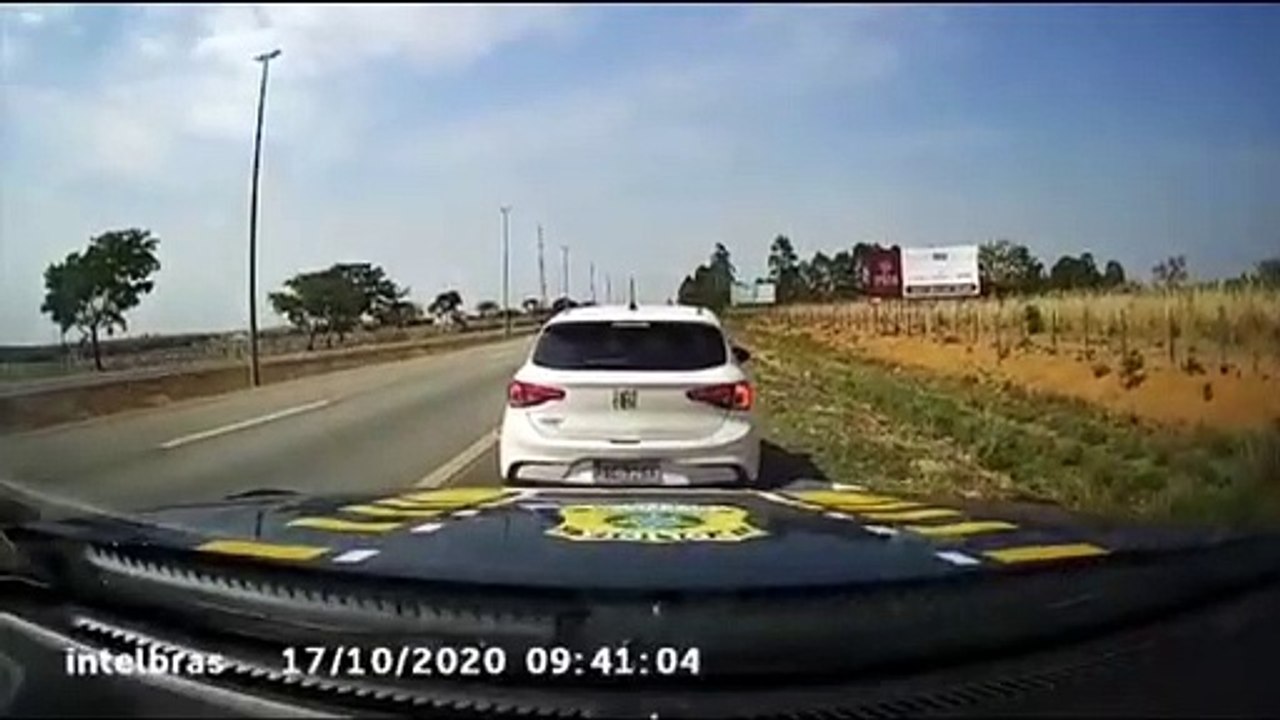 Motorista B Bado Tenta Fugir Da Pol Cia Entrando Na Contram O Na Br