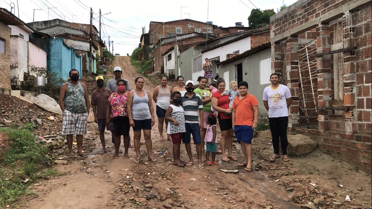 MORADORES DO BAIRRO FRANCISCO CORDEIRO COBRAM SANEAMENTO BÁSICO EM