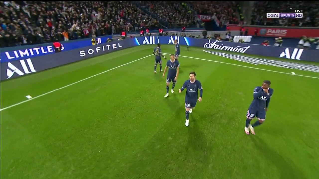 Mbappé converts the penalty and 1-0 for PSG