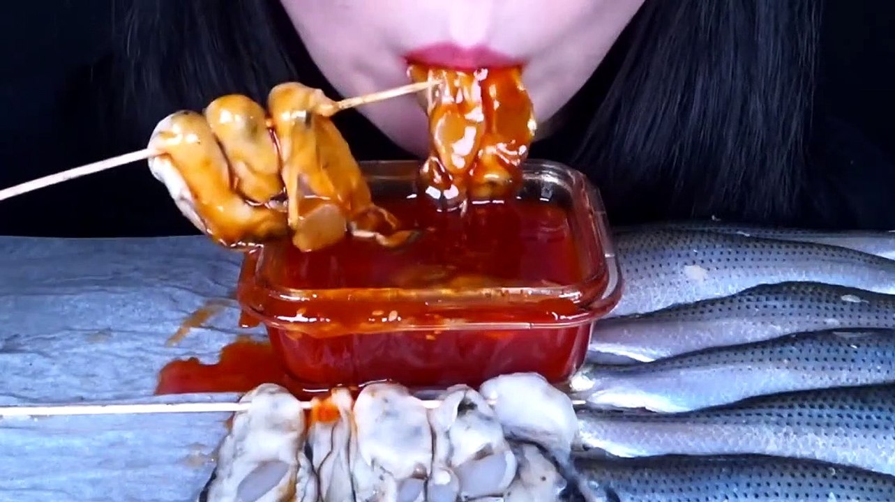 Asmr Raw Oyster Seafood Raw Gizzard Shad Spicy Sauce