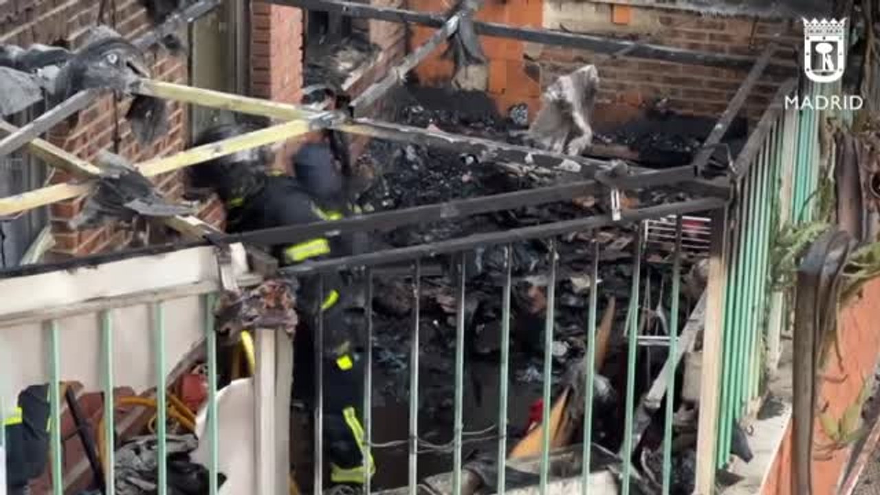 Dos Intoxicados Leves En Un Aparatoso Incendio En Una Vivienda De