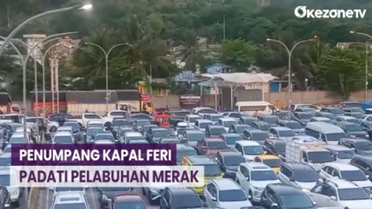 Ribuan Penumpang Kapal Feri Di Pelabuhan Merak Ramai Di Hari Perayaan