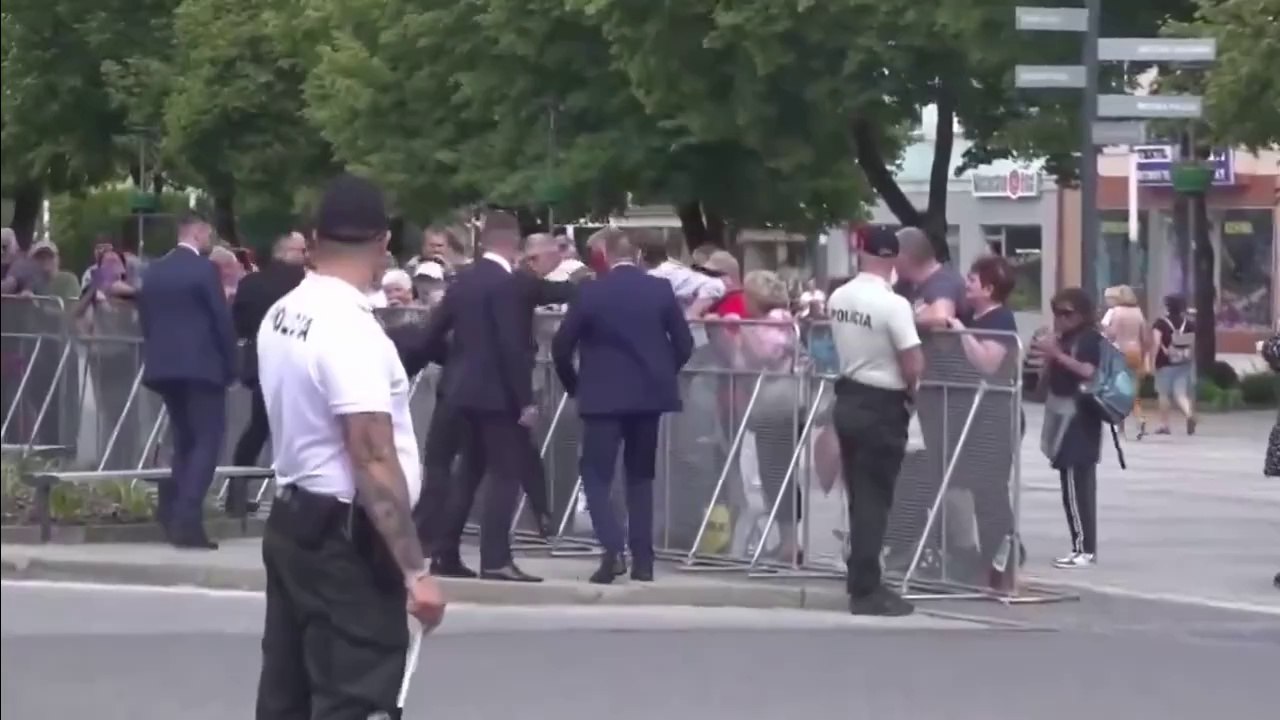 El Momento En Que Un Hombre Dispar Contra El Primer Ministro Eslovaco