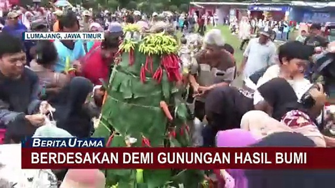 Momen Warga Lumajang Berdesakan Demi Gunungan Hasil Bumi Video