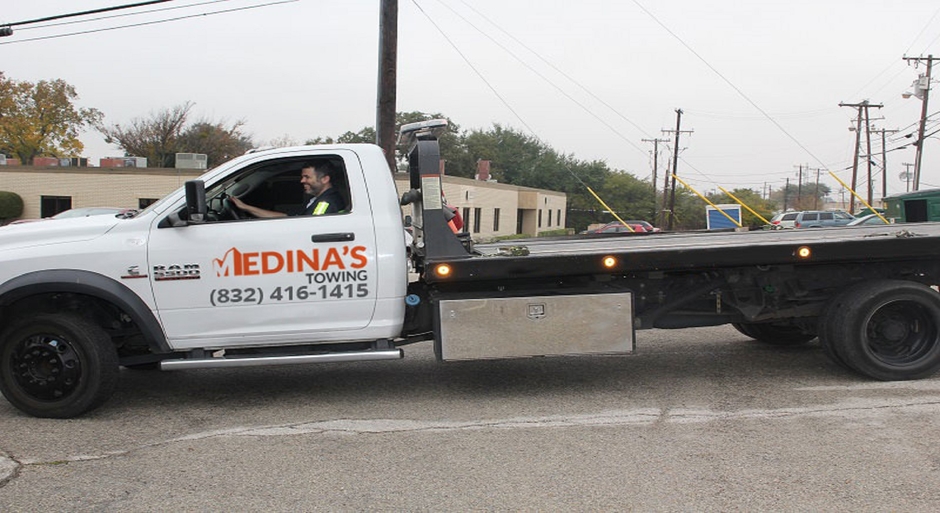 Medina's Towing