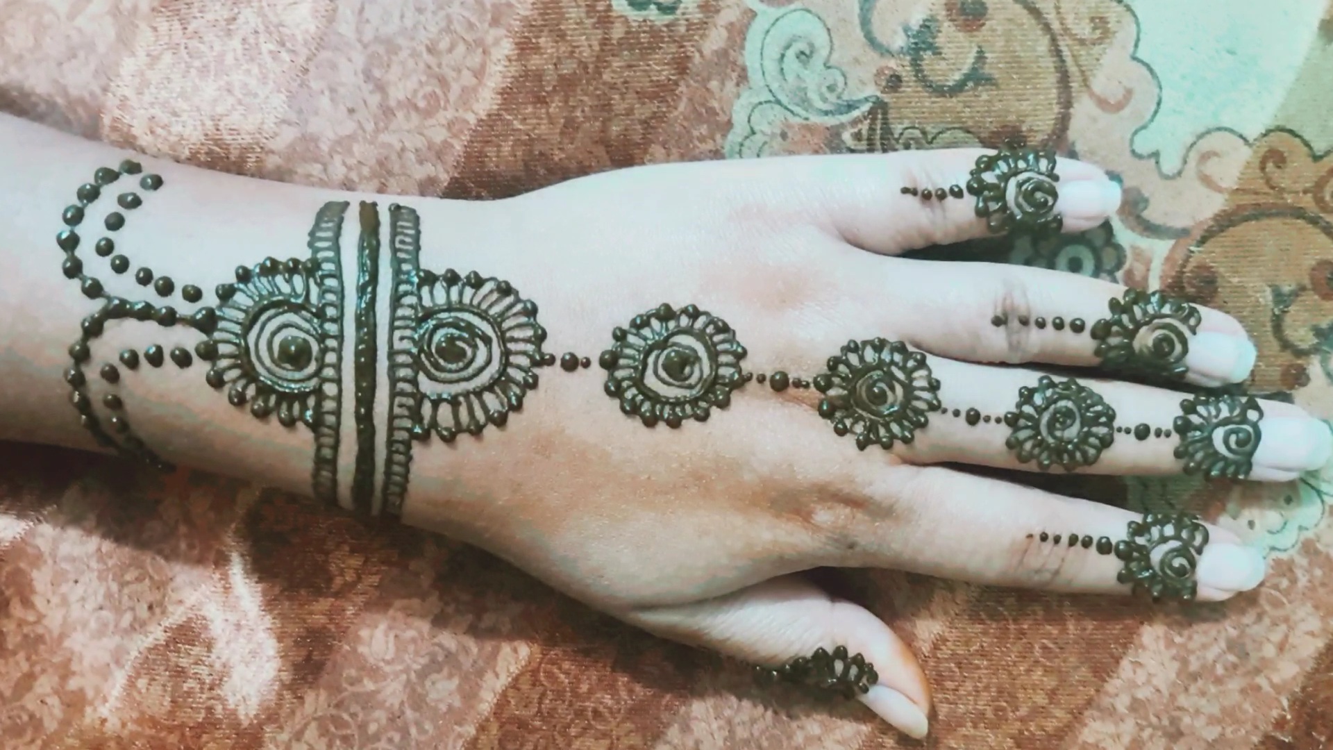 Arooj mehndi art