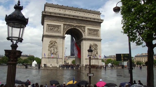 Suite de la passation de pouvoir d'Emmanuel Macron