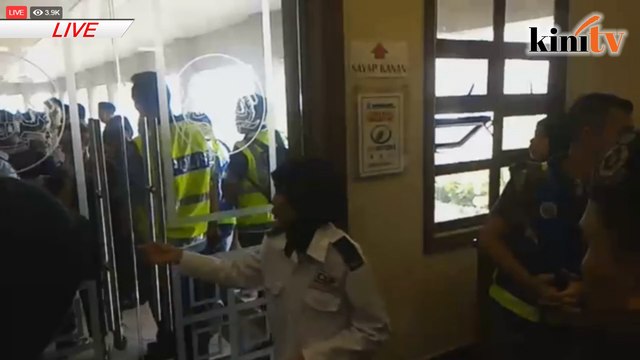 LIVE: Najib didakwa di mahkamah KL