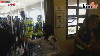 LIVE: Najib didakwa di mahkamah KL