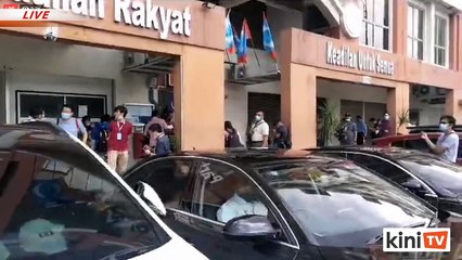 LIVE: Dr Mahathir, Anwar expected to meet at PKR headquarters
