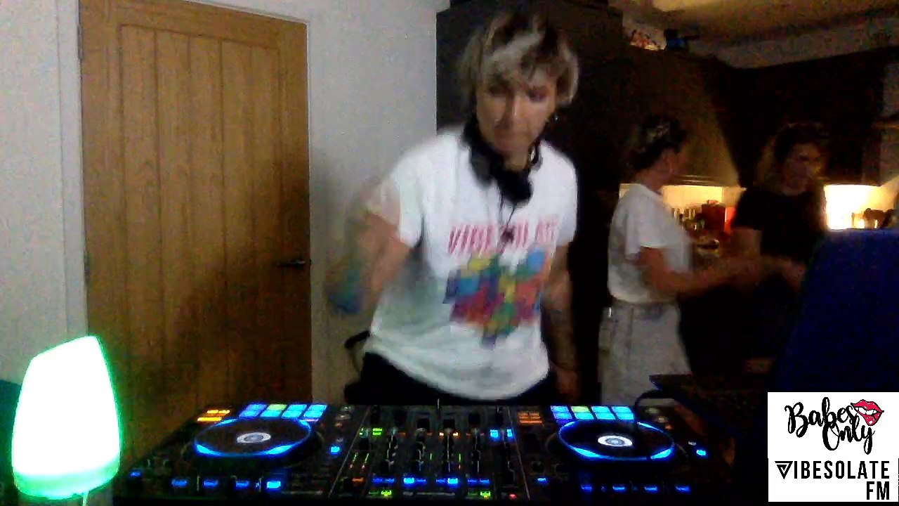 Vibesolate FM