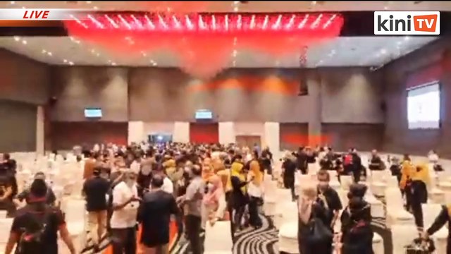 LIVE: Dr Mahathir speaks to supporters after announcing new party