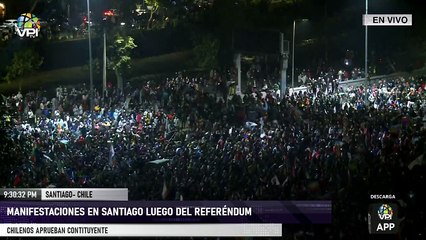 Скачать видео: EN VIVO desde Chile - Manifestaciones en Santiago luego de la jornada de referéndum