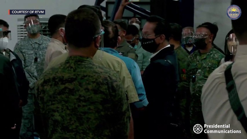 Duterte visits fallen soldiers from military plane crash