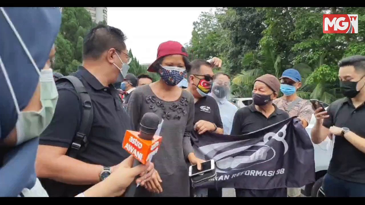 MGTV LIVE : Otai Reformis 98 dan PEKA Malaysia serah memorandum bantahan kepada kerajaan negeri Selangor
