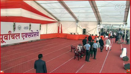 #LIVE: PM Modi Witnesses air Show by Indian Air Force at Purvanchal Expressway in Sultanpur, Uttar Pradesh #FighterPlane #PurvanchalExpressWay #PMModi