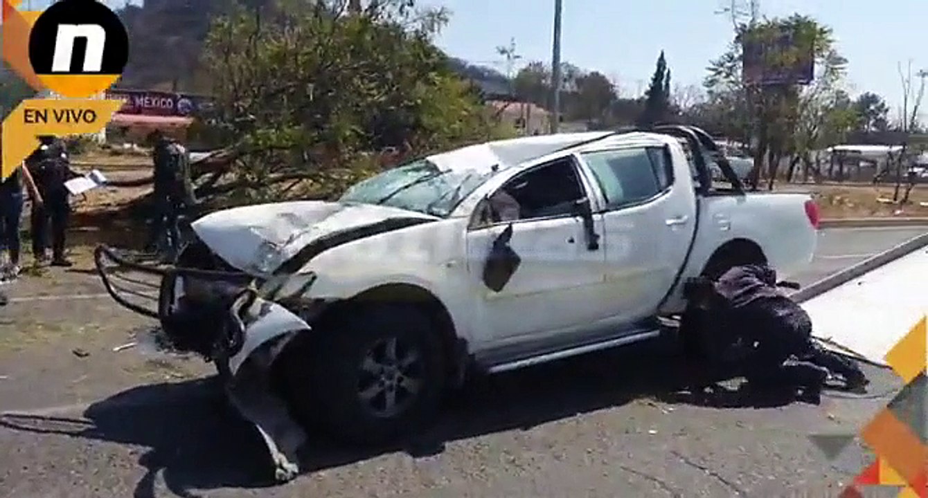 Vuelca conductora sobre Paseo de la República