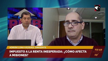 Taxista despistó y chocó contra postes de luz