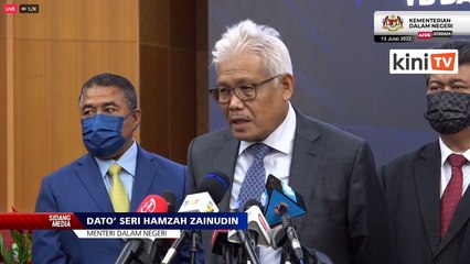 Télécharger la video: LIVE: Press conference by Home Minister Hamzah Zainudin