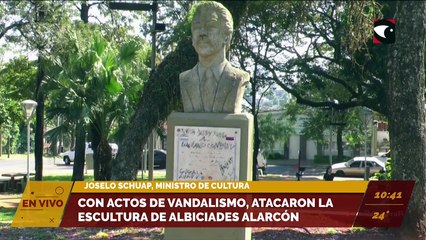 Con actos de vandalismo, atacaron la escultura de Albiciades Alarcón