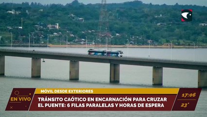 Tránsito caótico en Encarnación para cruzar el puente: 6 filas paralelas y horas de espera