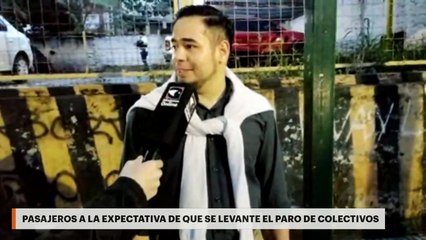 Pasajeros a la expectativa de que se levante el paro de colectivos