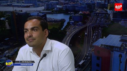 ZOOM EXTRA : Fuite des cerveaux : Une hausse des salaires dans le secteur privé, comme préconisée par le ministre des Finances, suffira-t-elle à retenir nos jeunes professionnels au pays ?  Zahirah Radha reçoit Adrien Duval, avocat et ancien député du PMS
