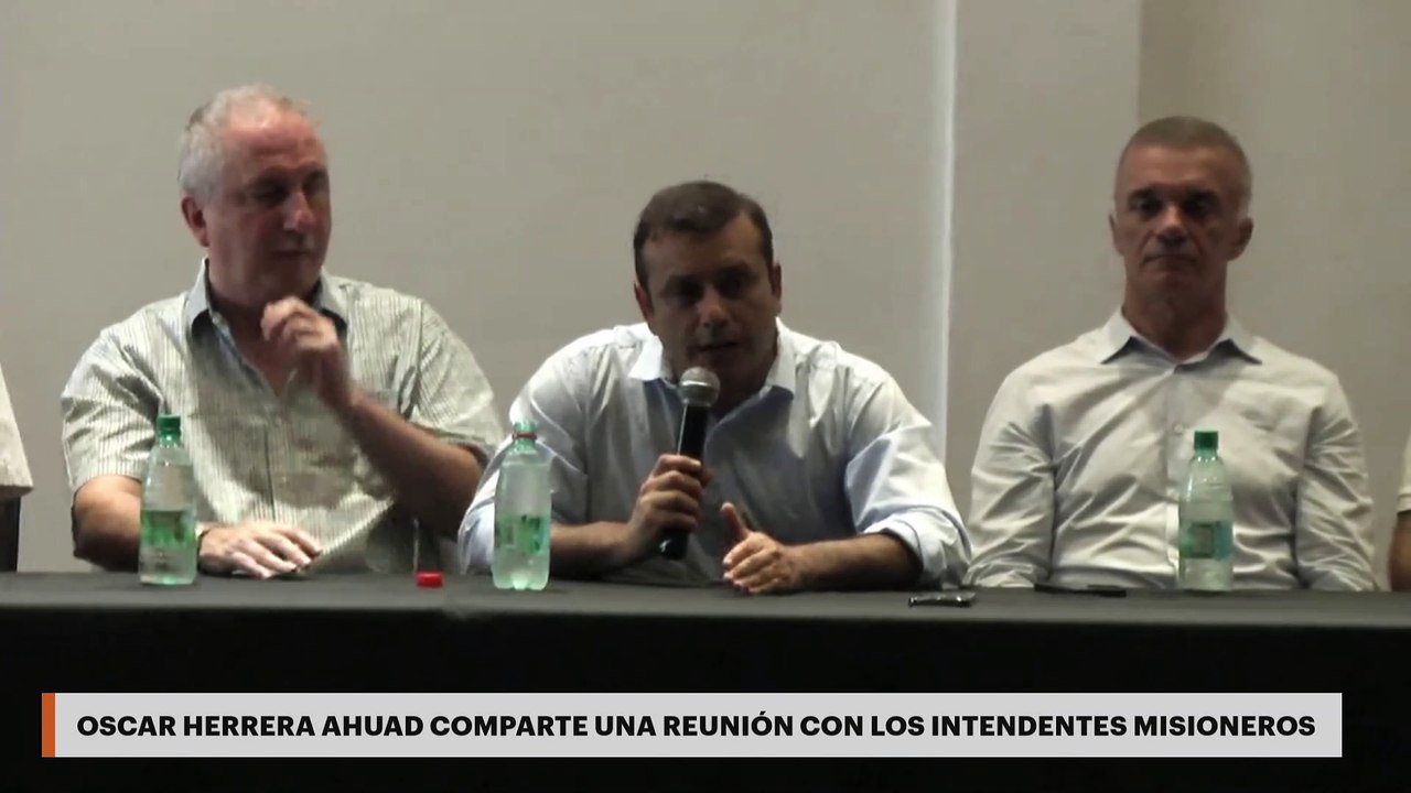 Oscar Herrera Ahuad comparte una reunión con los intendentes Misioneros