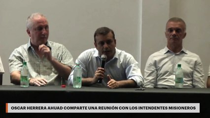 Oscar Herrera Ahuad comparte una reunión con los intendentes Misioneros