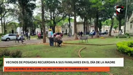 Vecinos de Posadas recuerdan a sus familiares en el día de la madre.