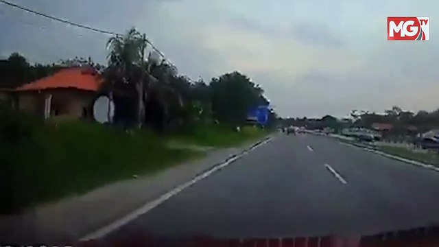 ((LIVE)) Lelaki 82 Tahun Cabul Wanita 50 Tahun. Polis Siasat Ibu Bapa Biarkan Anak Main Tepi Jalan