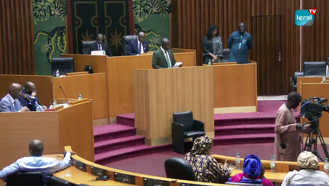 [DIRECT-ASSEMBLEE] MOUSSA BALDE MINISTRE DE L'ENSEIGNEMENT SUPERIEUR FACE AUX DEPUTES