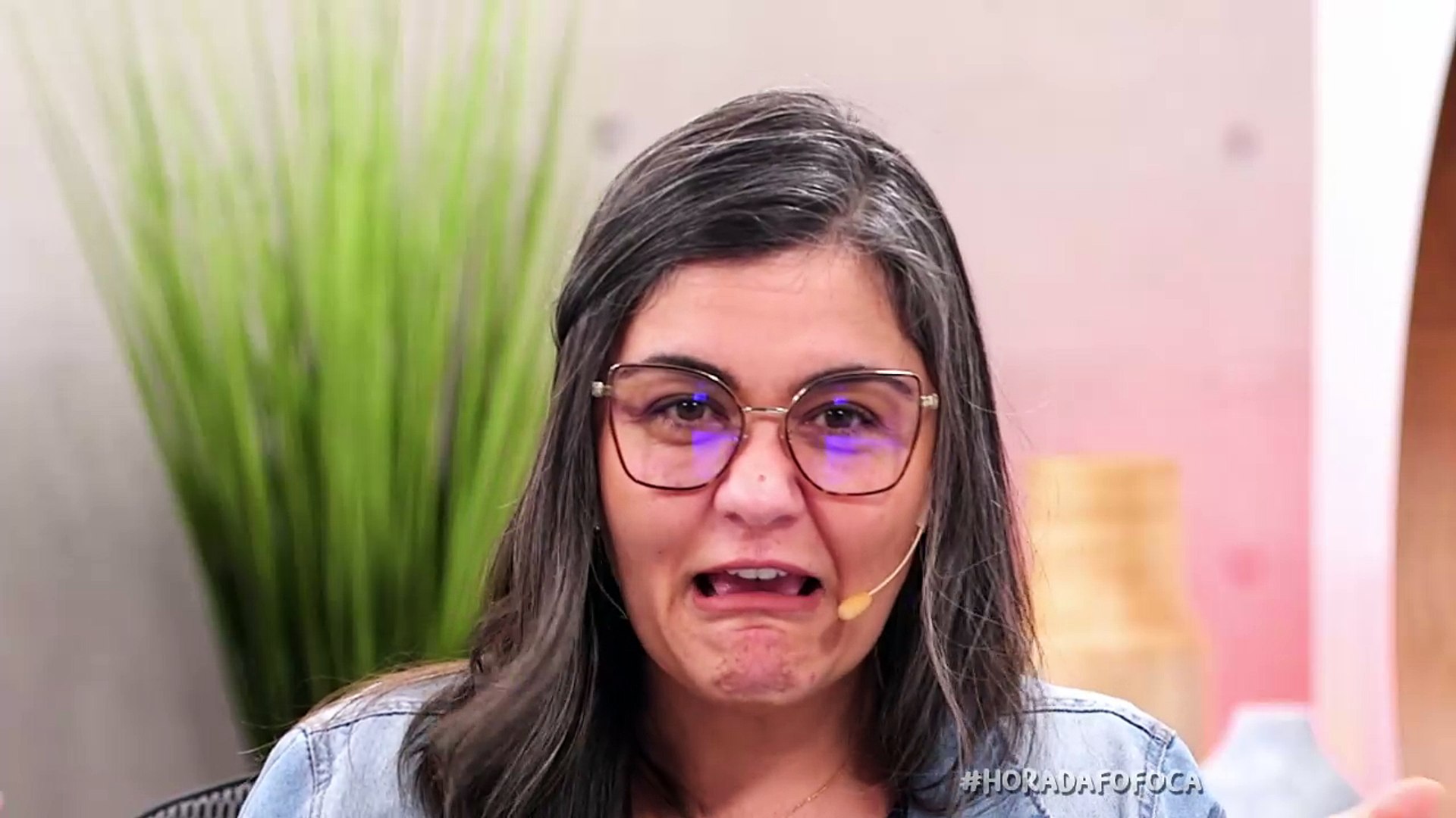 Xuxa nega beijo a fã e vídeo viraliza; Kayky desmente boatos de briga; Globo desiste de Luisa Sonza