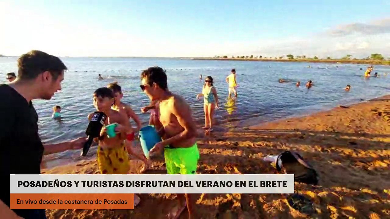 Posadeños y turistas disfrutan del verano en Costa Sur