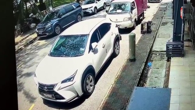 ((LIVE)) Lima Suspek Pukul Sampai Anggota Polis Ditahan. Lelaki Patah Kaki Kejar Peragut Teman Wanita