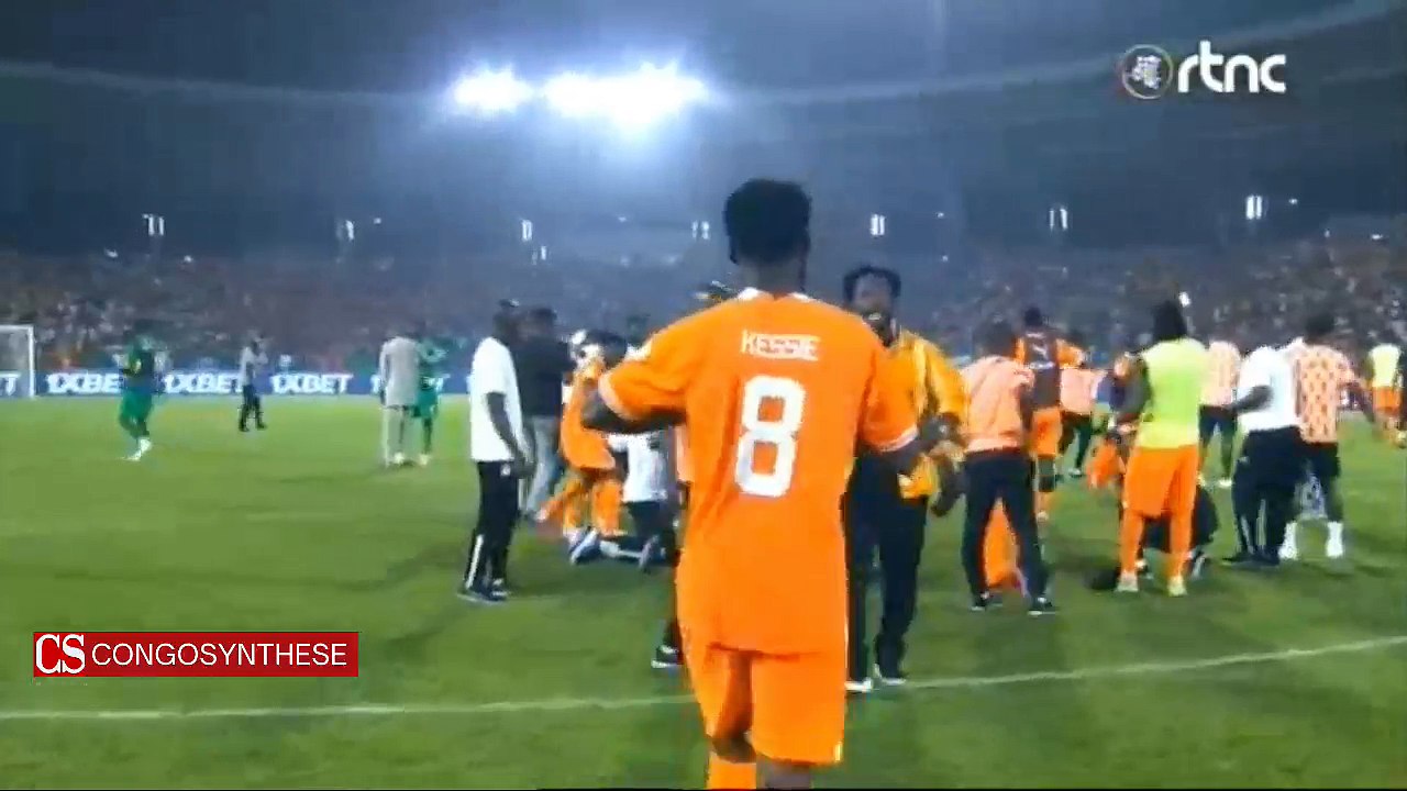 LA SESSION INAUGURALE DE L' ASSEMBLEE NATIONALE