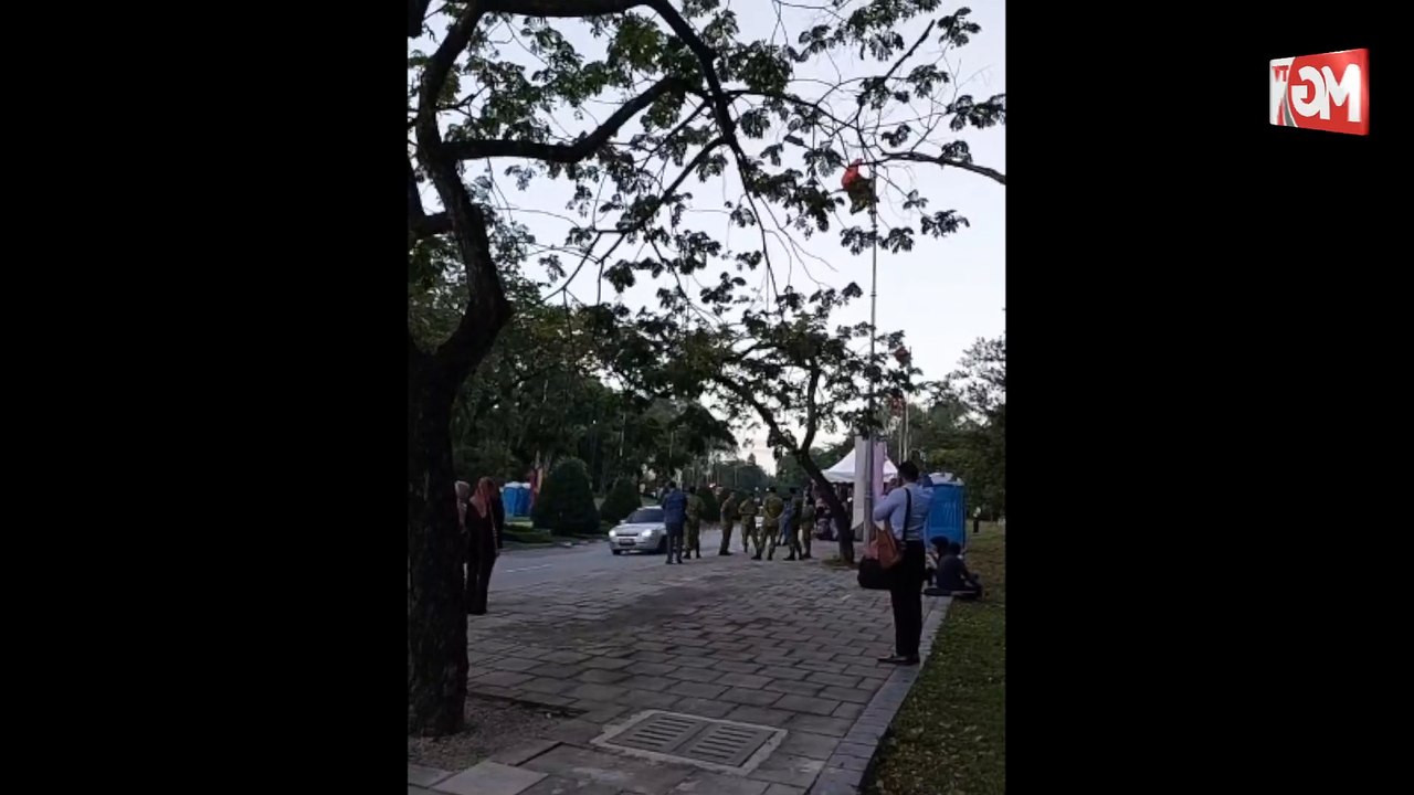 ((LIVE)) Suasana Menjelang Lambaian Kasih Agong Di Jalan Parlimen