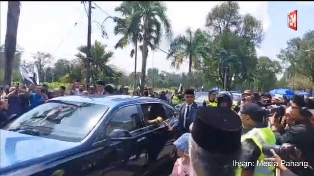 ((LIVE)) Keberangkatan Balik KDYMM Seri Paduka Baginda Yang di-Pertuan Agong dan KDYMM Seri Paduka Baginda Raja Permaisuri Agong Ke Negeri Pahang Darul Makmur Setelah Selamat Menyempurnakan Pemerintahan Sebagai Seri Paduka Baginda Yang di-Pertuan Agong…