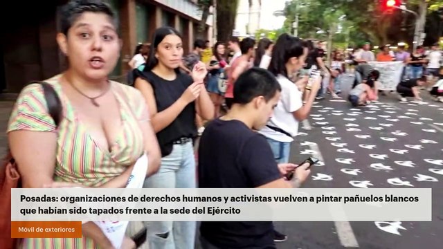 Posadas: organizaciones de derechos humanos y activistas vuelven a pintar pañuelos blancos que habían sido tapados frente a la sede del Ejército