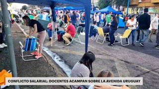 Conflicto salarial | Docentes acampan sobre la avenida Uruguay