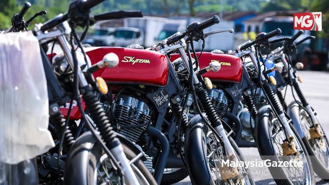 ((LIVE)) Polis Siasat Pengiring TMJ Didakwa Pukul OKU. Beri Kontrak Kepada Suami Hannah Cetus Persepsi Nepotisme