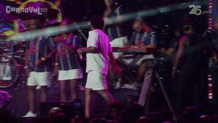 Ao Vivo: Xande de Pilares canta clássicos no Carnaval de SP; assista