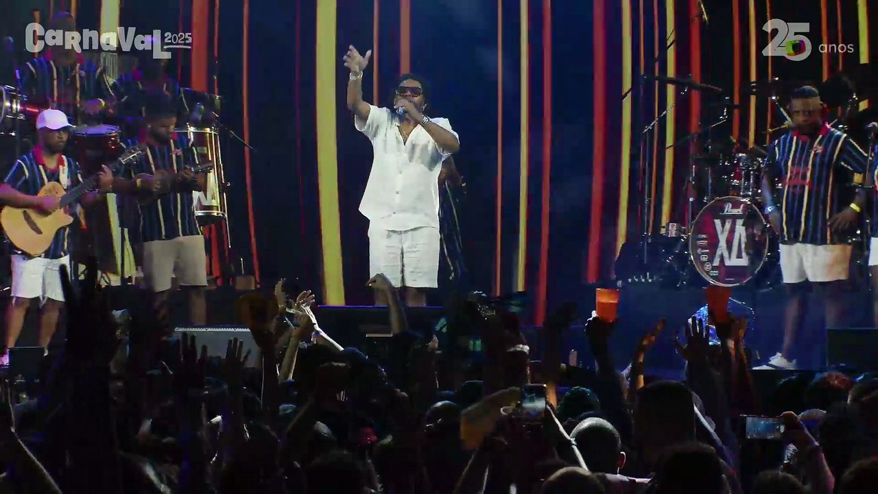 Ao Vivo: Xande de Pilares canta clássicos no Carnaval de SP; assista