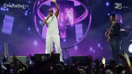 Ao Vivo: Xande de Pilares canta clássicos no Carnaval de SP; assista