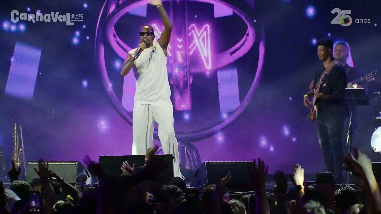Ao Vivo: Xande de Pilares canta clássicos no Carnaval de SP; assista