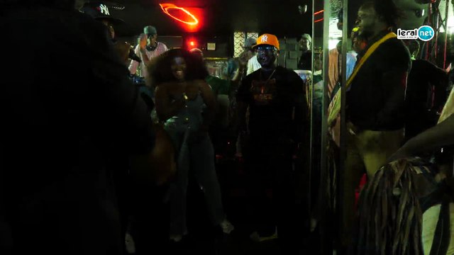 [🔴]DIRECT : L’arrivée spectaculaire de Viviane Chidid à l’aéroport blaisse diagne après avoir remporté 2 trophées aux USA